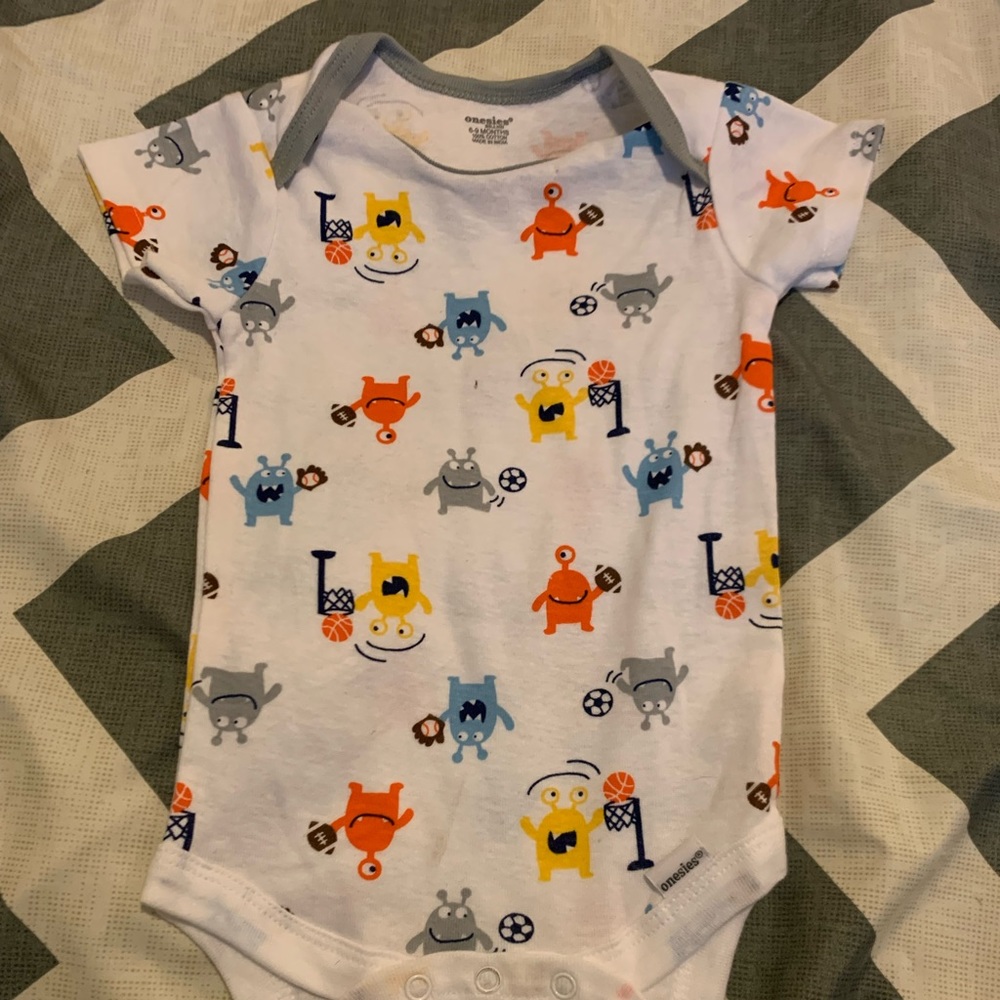 6-9 MONTHS Onesie (Bodysuit)